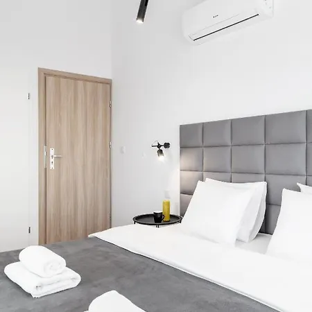 Househost Apartament: Ul. Miodowa 42/42b Διαμέρισμα Krasków